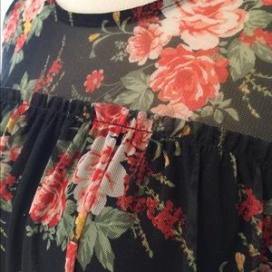 Ladies Sleeveless Top w/Sheer Overlay